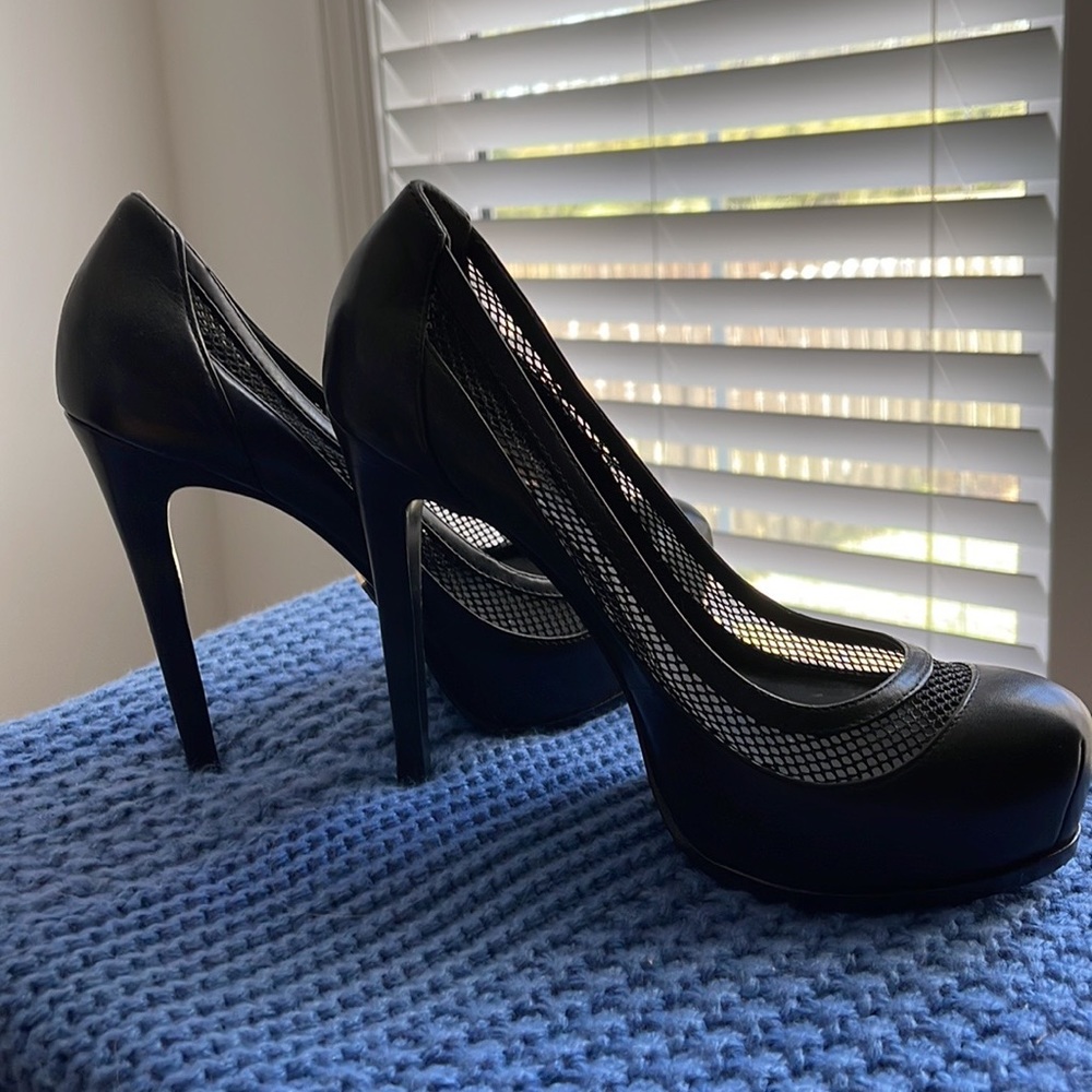 Pour La Victorie mesh trimming black leather heels